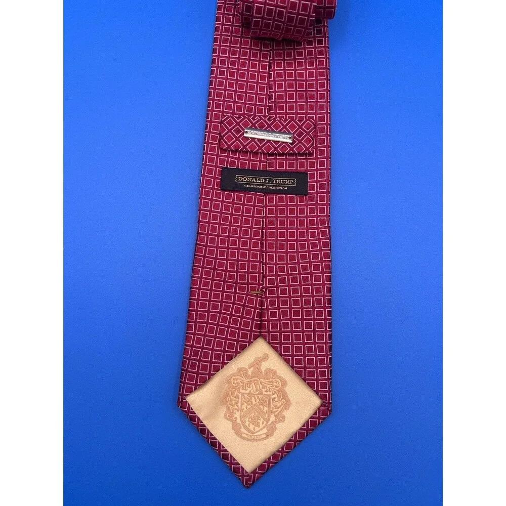 DONALD TRUMP Neck Tie Signature Collection 100% SILK  3.25” X 58” RED Geometric